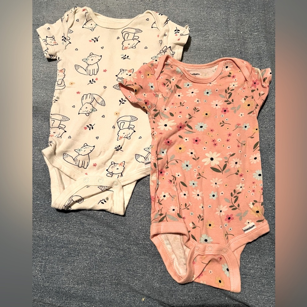 Infant girls Gerber bodysuits size 6-9mths